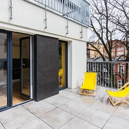 Yellow Z Tarasem Apartment *