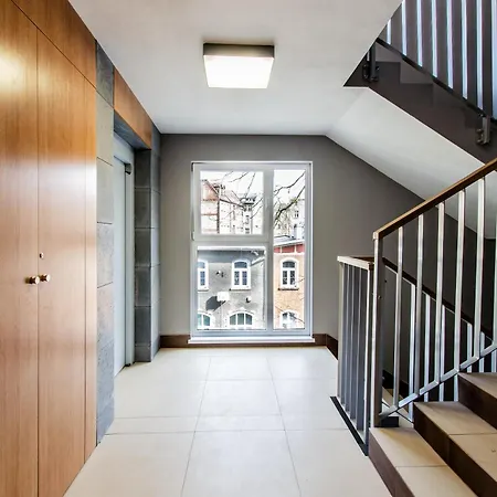 Apartment Yellow Z Tarasem